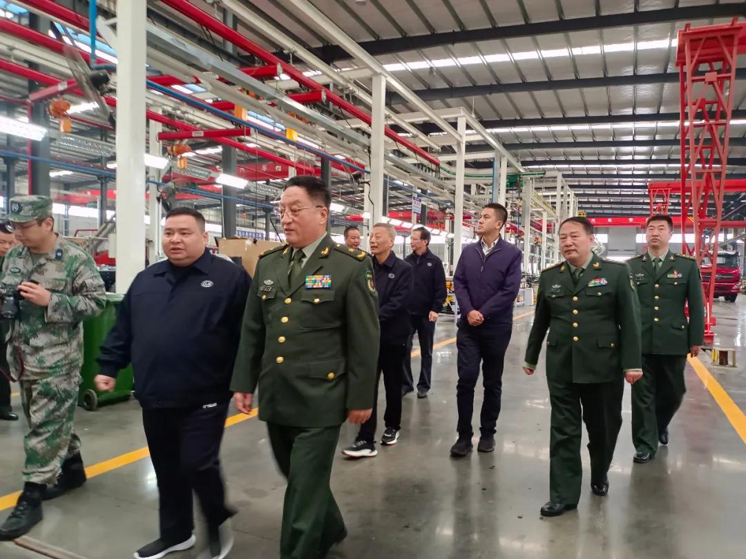 省委常委、省軍區政委視察我公司應急產(chǎn)業(yè)發(fā)展狀況