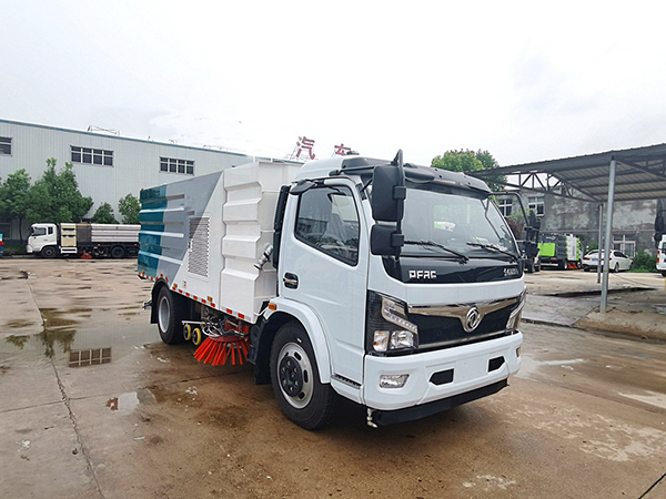 東風(fēng)大多利卡3800洗掃車(chē)國六