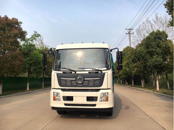 東風(fēng)天錦3950掃路車(chē)國VI
