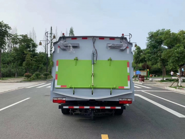國六東風(fēng)凱普特7.5方掃路車(chē)