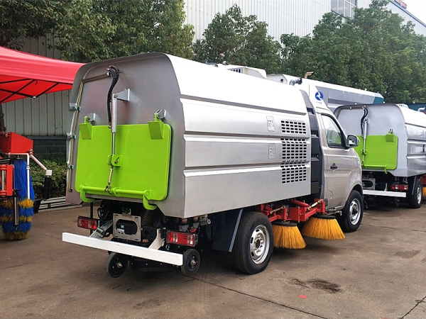 長(cháng)安2700掃路車(chē)國VI藍牌