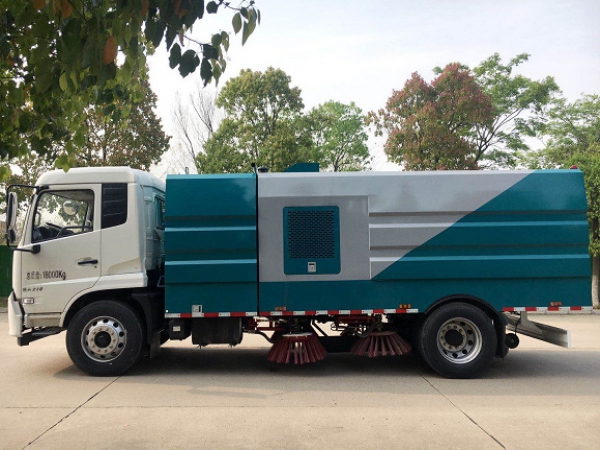 東風(fēng)天錦3950掃路車(chē)國VI