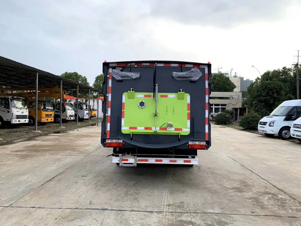 國六4方水 5方塵東風(fēng)D7 洗掃車(chē)