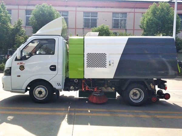 東風(fēng)途逸掃路車(chē)國VI藍牌汽油機