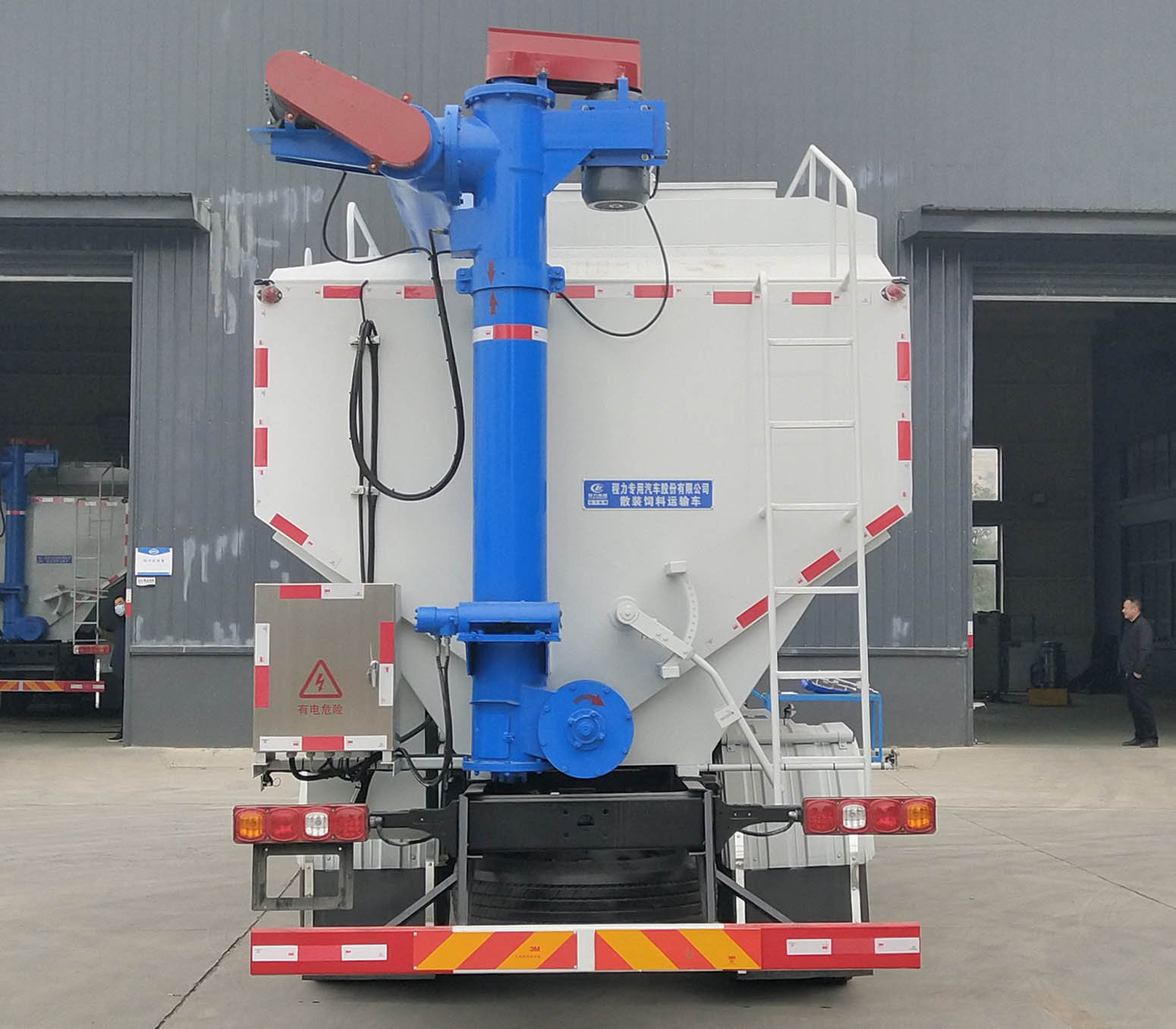 程力威牌CLW5184ZSLS6型散裝飼料運輸車(chē)