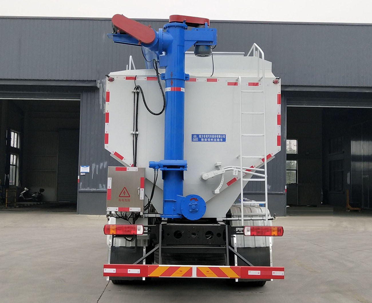 程力威牌CLW5314ZSLC6型散裝飼料運輸車(chē)