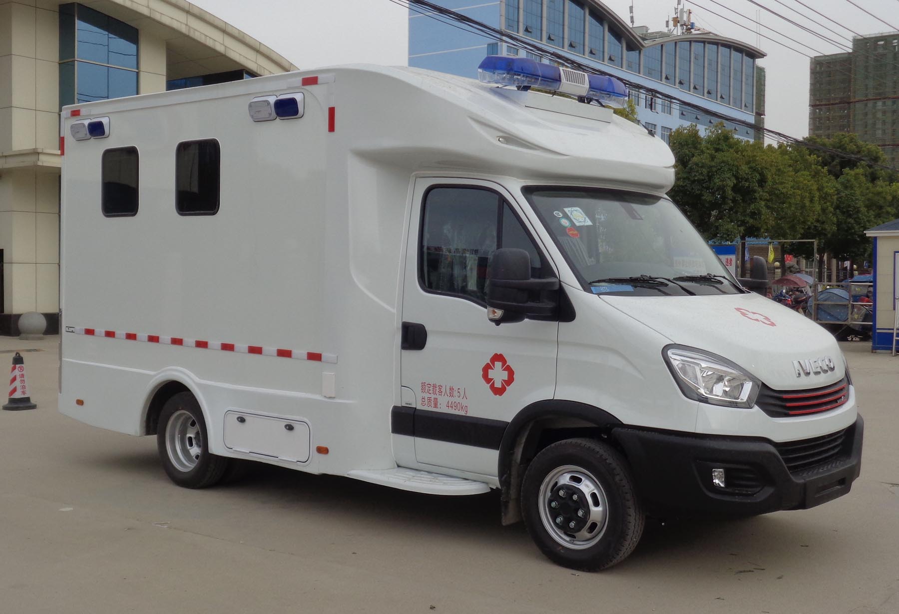 程力威牌CLW5047XJHNJ6型救護車(chē)