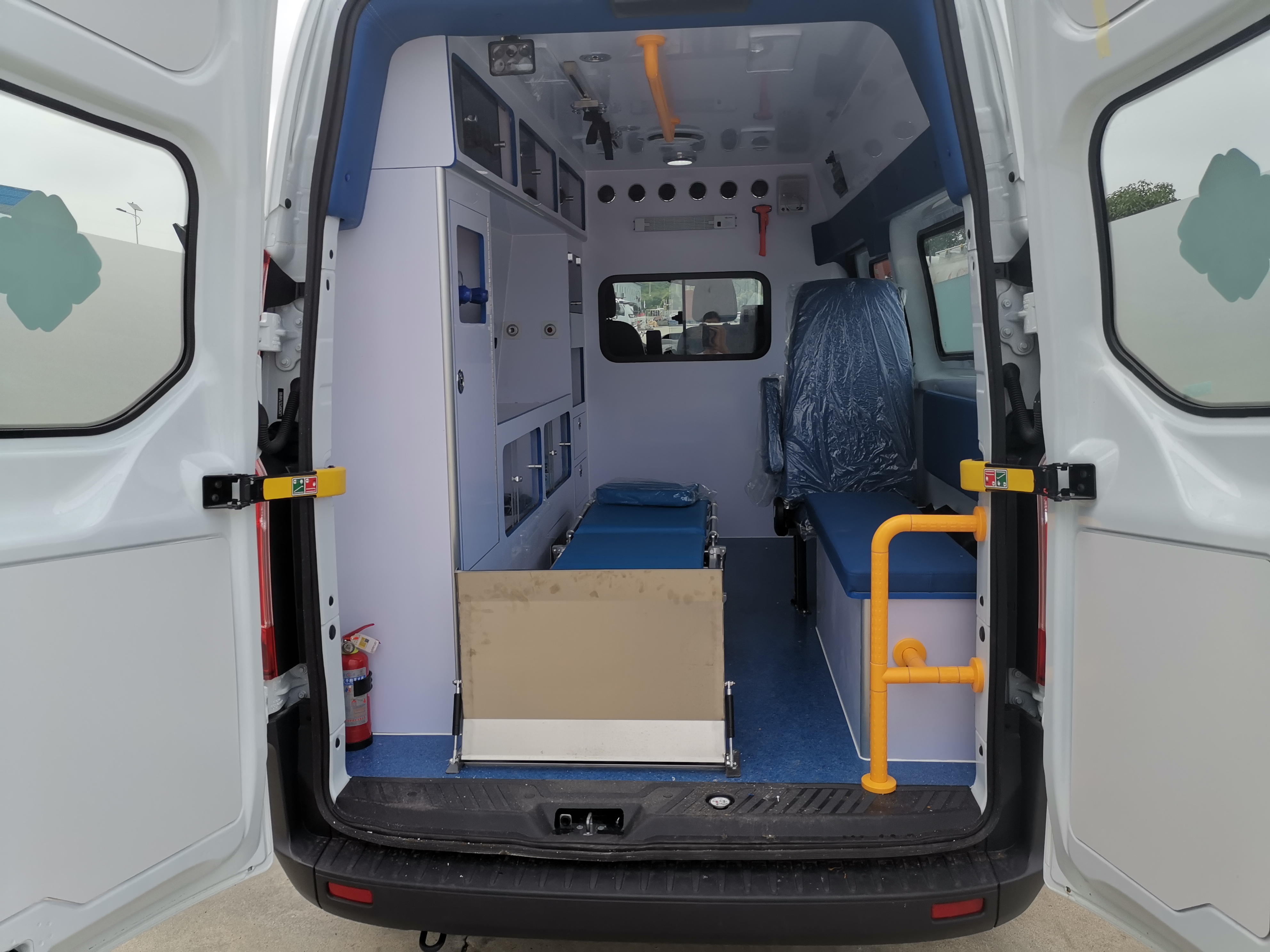 程力牌CL5032XJH6YS型救護車(chē)
