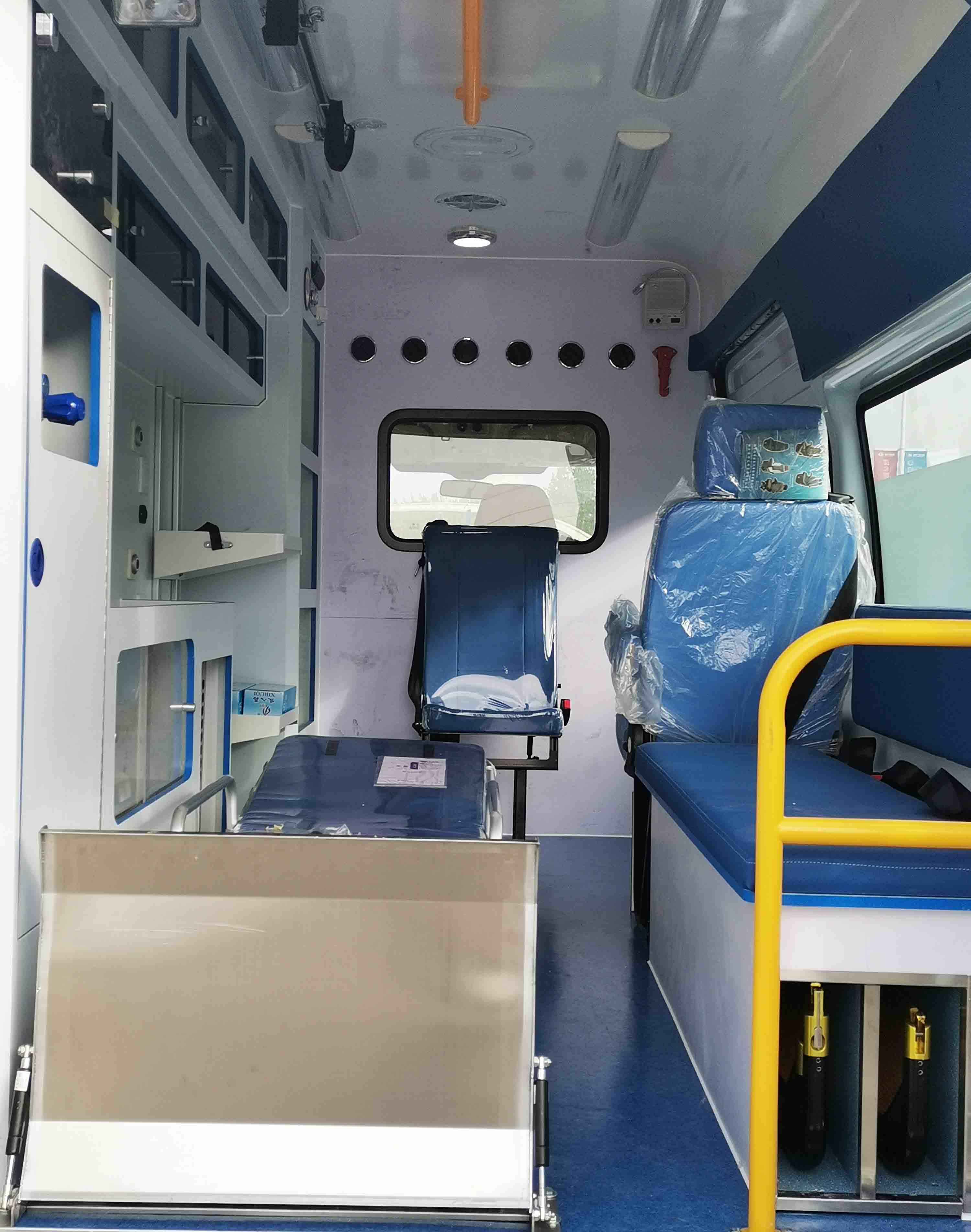 程力牌CL5042XJH6YS型救護車(chē)