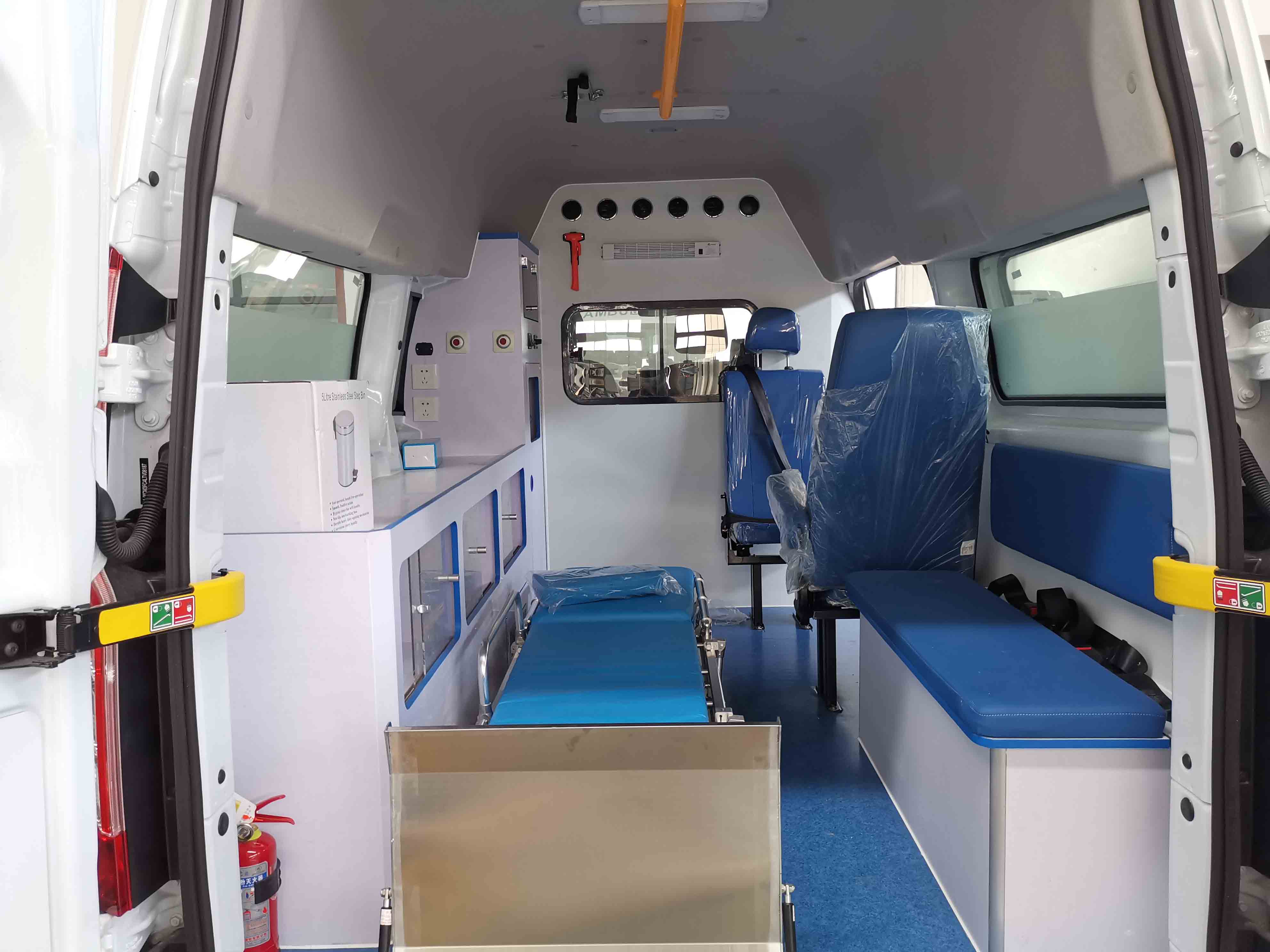 程力牌CL5040XJH6YS型救護車(chē)