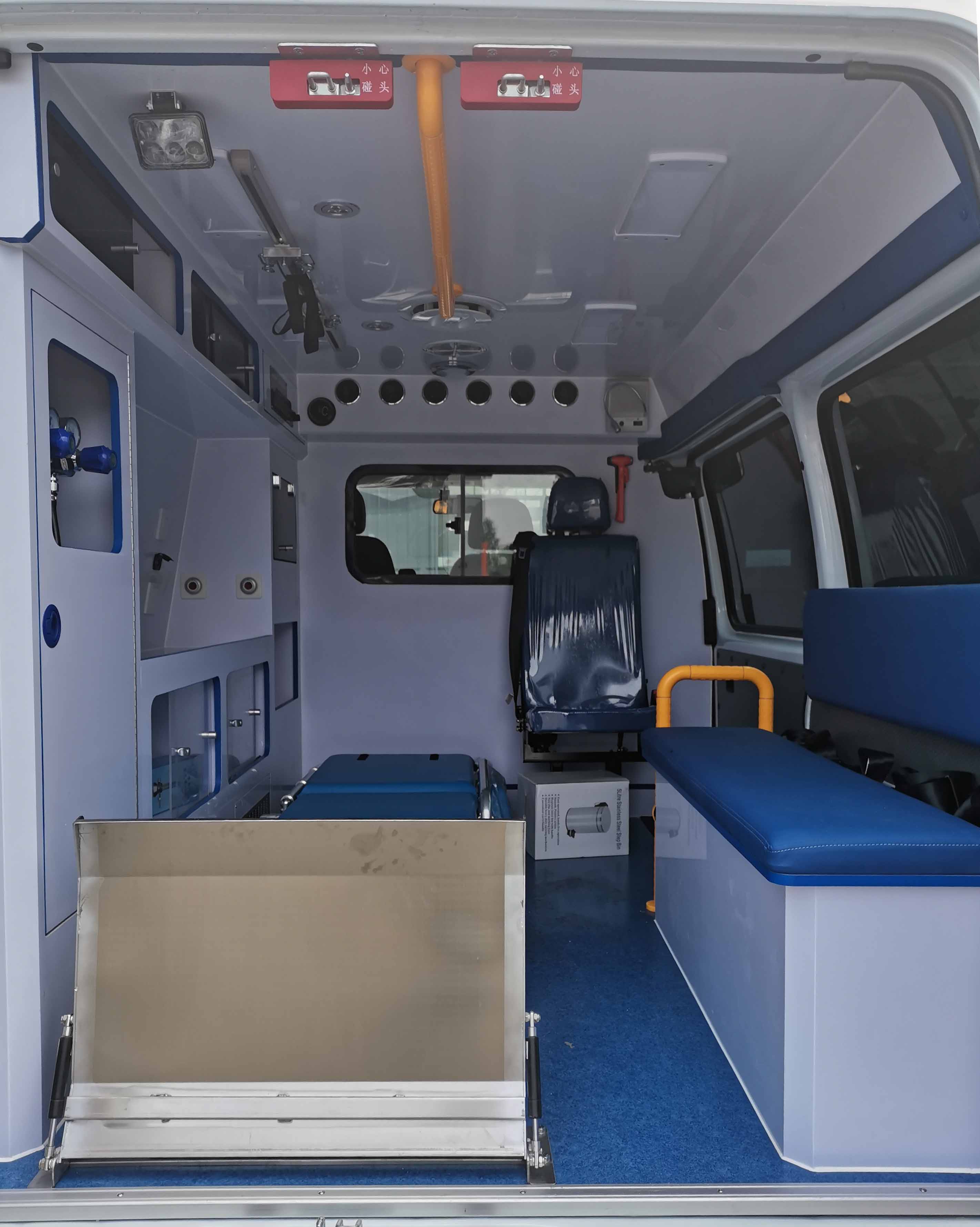 程力牌CL5046XJH6YS型救護車(chē)