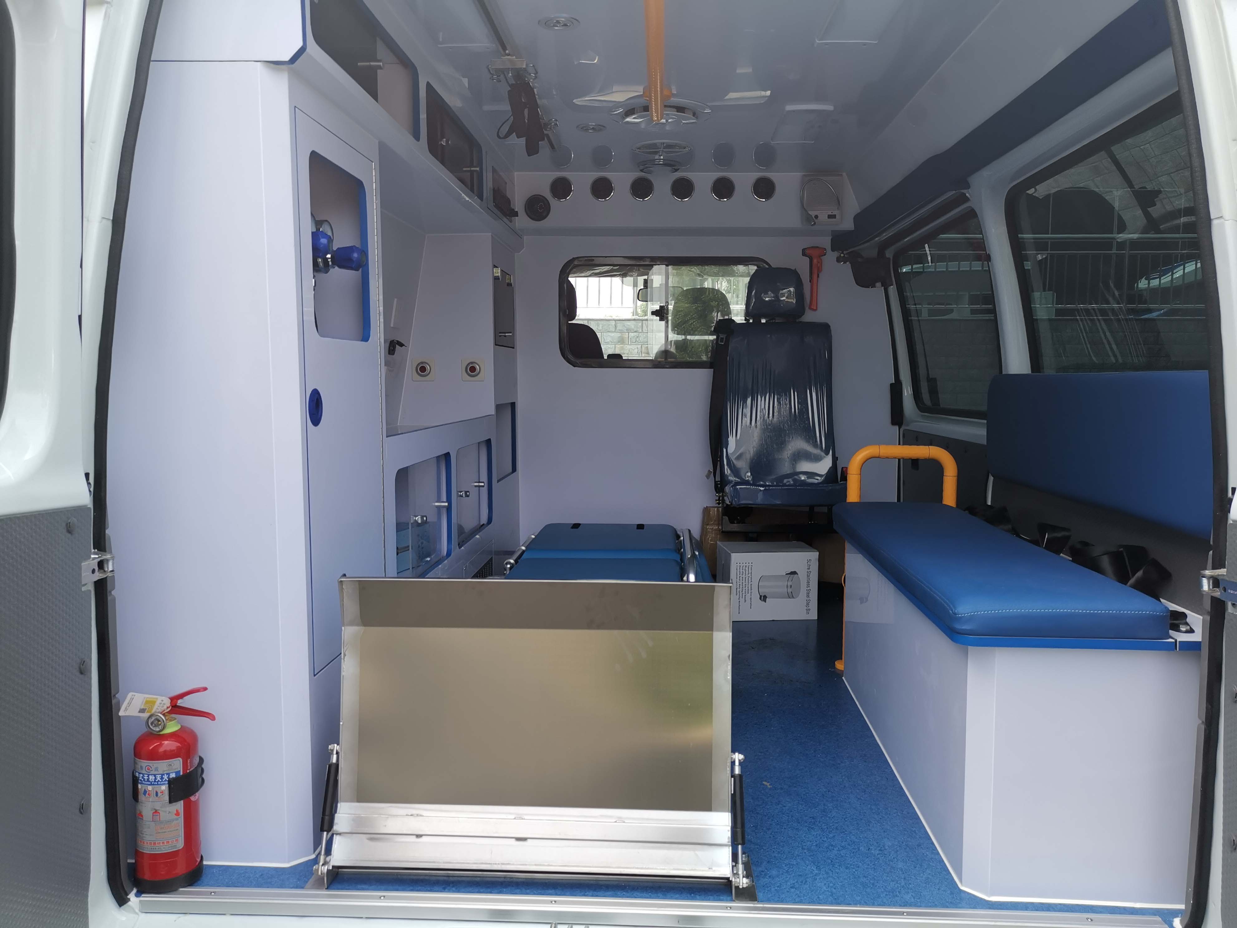 程力牌CL5043XJH6YS型救護車(chē)