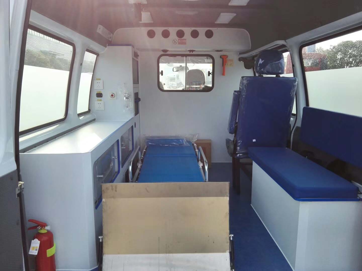程力牌CL5043XJH6YS型救護車(chē)